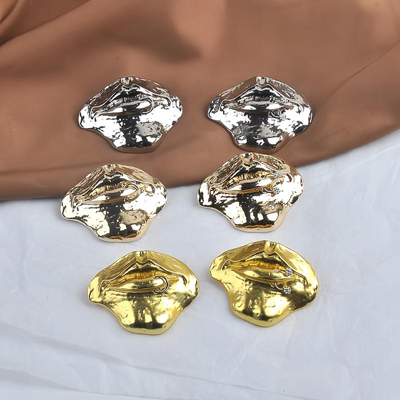 Exaggerated Lip Brooch Alloy Retro Lip-Shaped Pin Clothing Accessory Badge Pin Trendy Tassels Banquet Clothes Metal Pin