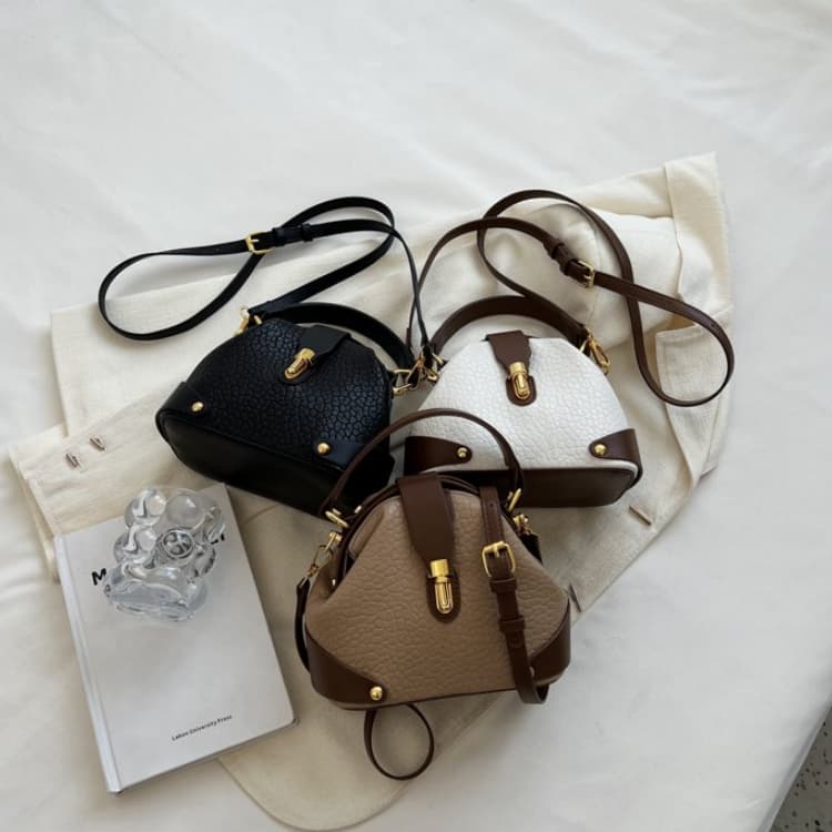 Retro Semi-round Soft Leather Rivet Corner Commuting Niche Texture Handbag