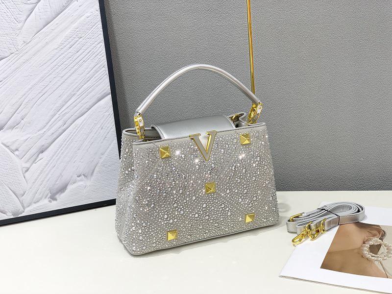 

2025 Summer Luxury V-Shaped Diamond Studded Kelly Handbag: Women s Single Shoulder Crossbody Bag 26x10x18 cm срібний