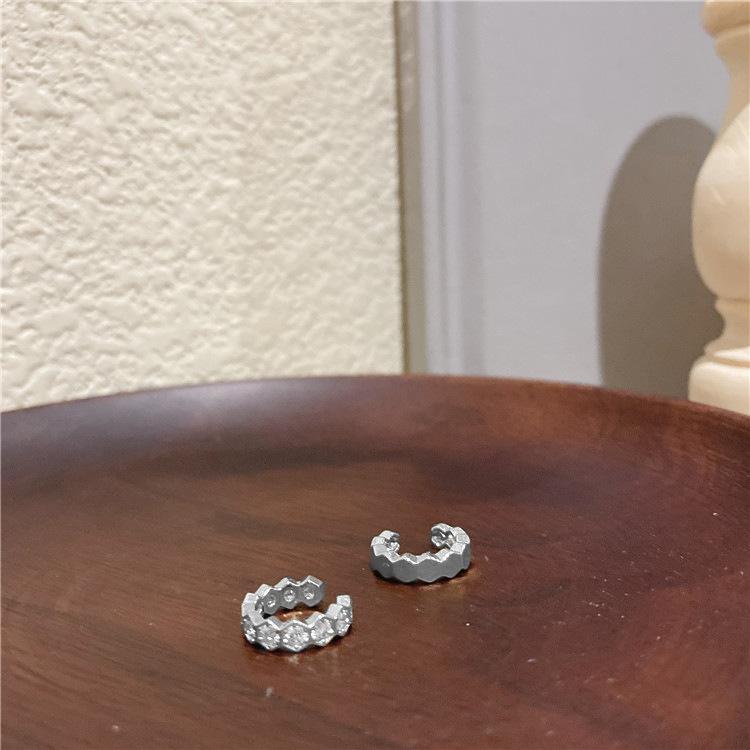 Female Aloof Style Geometric Retro Temperament Light Luxury High-end Earrings 1pair