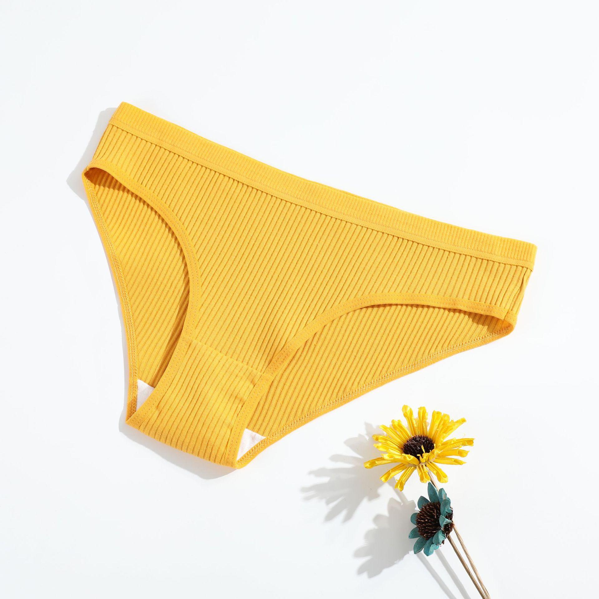 

Жіночі весняно-літні нові бавовняні однотонні трусики-сліпи з ниткою, зручні, дихаючі, з низькою посадкою M жовтий