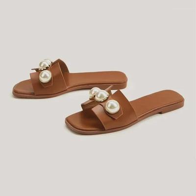 Sandálias de praia femininas de verão com pérolas e salto baixo - Design de uma linha