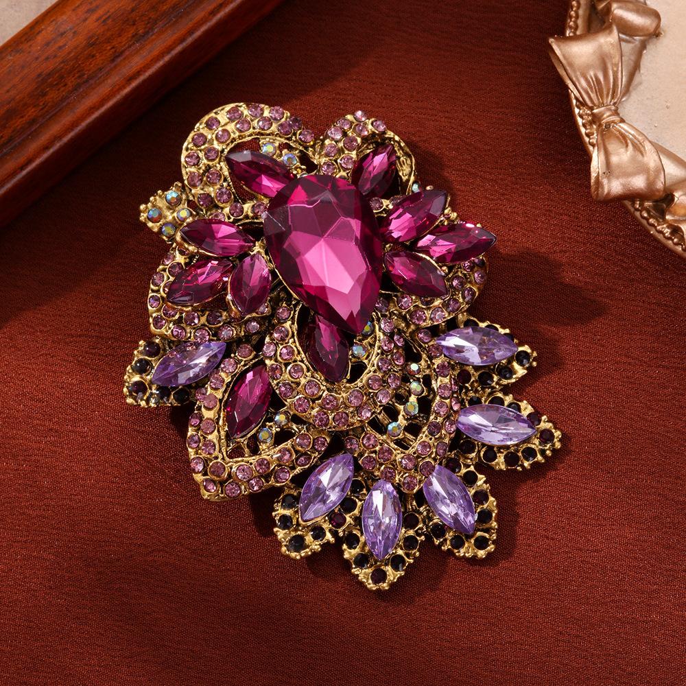 

European and American crystal large floral leaf brooch retro women s elegant high-end lapel pin suit jacket coat accessory