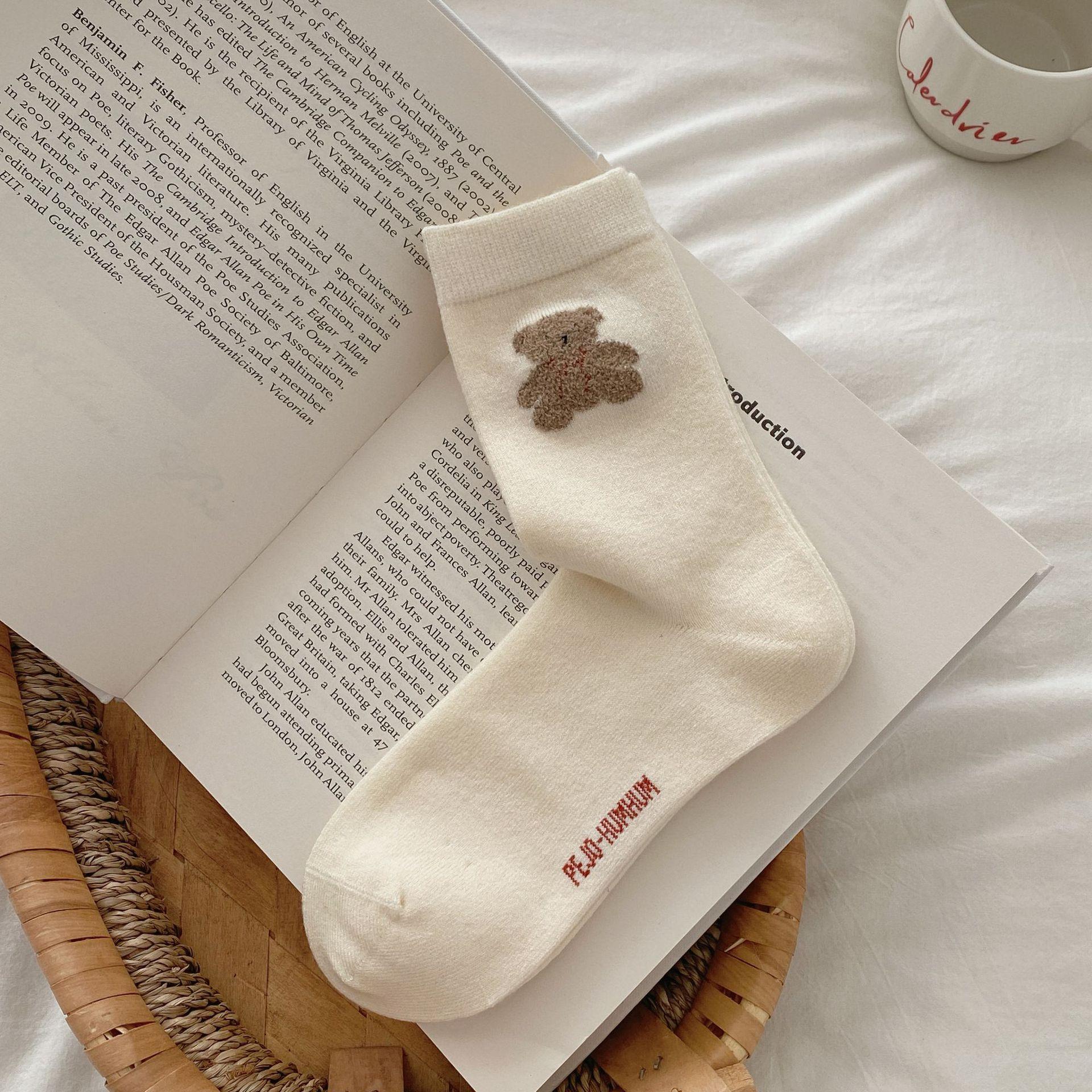 

Ladies Spring and Autumn Cartoon Cute Polka Dot Embroidered Bow in Cylinder Pile Pile Socks 1 pair білий