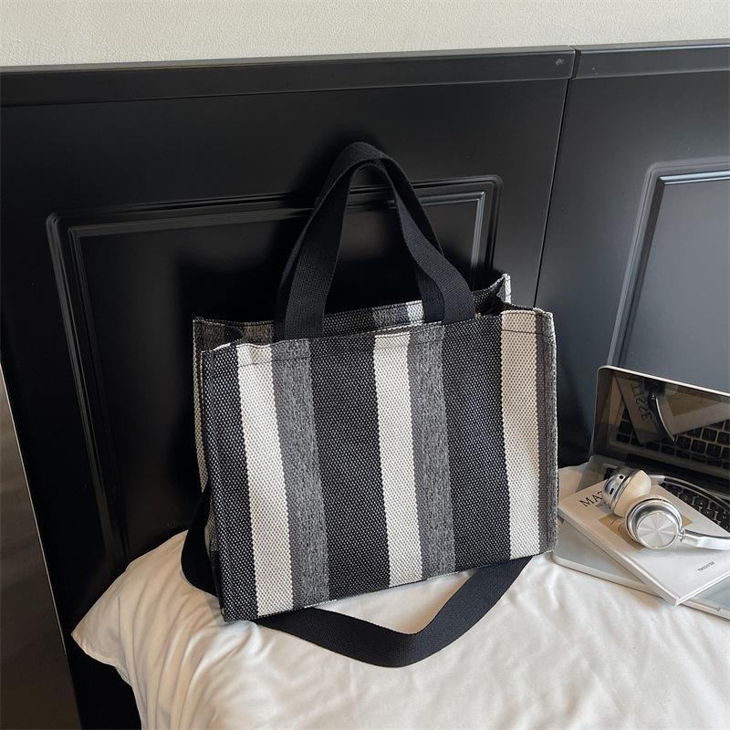 Korean version of canvas shoulder bag 2025 autumn and winter new literary stripes large-capacity student tote bag fashion shopping bag