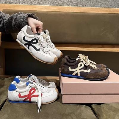 Versão em couro de vaca~ Wang Yibo tem o mesmo estilo de tênis de treino alemão, sapatos femininos com plataforma interna, esportivos casuais de sola grossa com boca torta