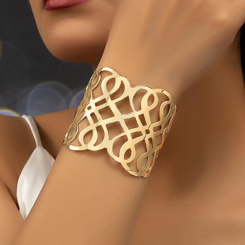 

Geometric Hollow Out Open Bangle: Trendy European & American Design for Women s Daily Wear