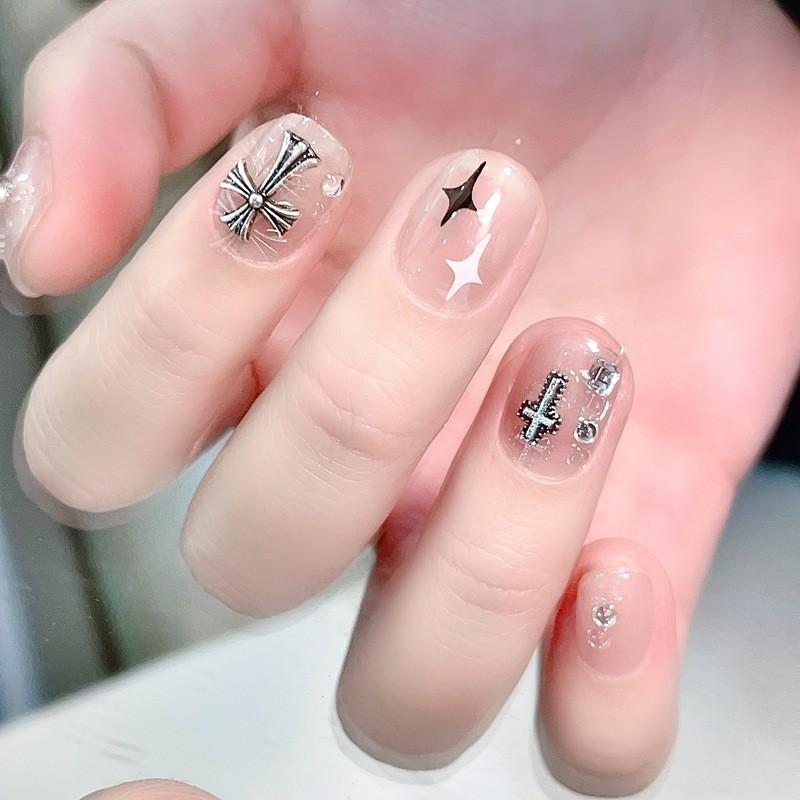 

Wearing Handmade Nail Croix Heart Love Starlight Luxury Spicy Girl Patch Nail XS