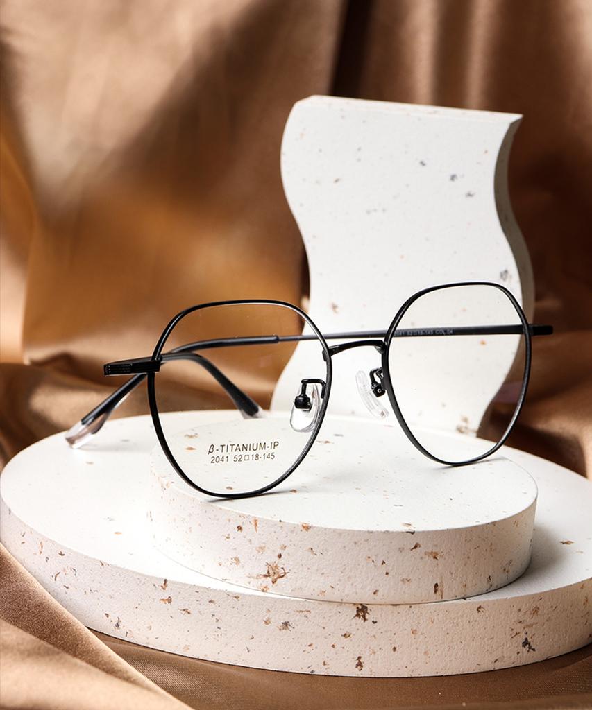 Lingkeonpeuleim 2041 Titanium Eyeglass Frame Black