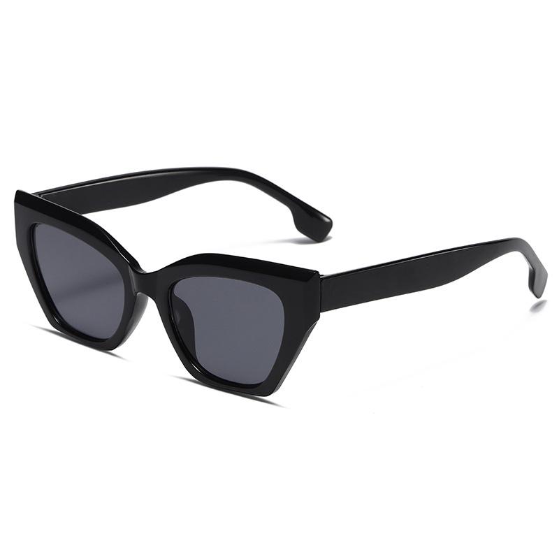 Retro Square Frame Sunglasses: Trendy European & American Style with Unique Design