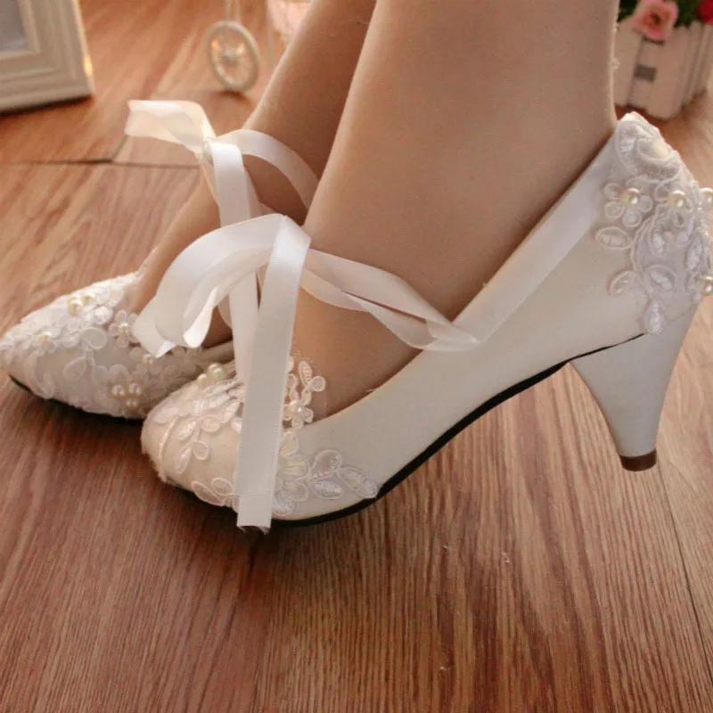 Scarpe da Sposa Bianca con Laccetti e Fiori Design Tacchi a Spillo con Perle Scarpe a Punta Tonda con Plateau Tacchi Alti Scarpe di Lusso per Ballo di Fine Anno Donna