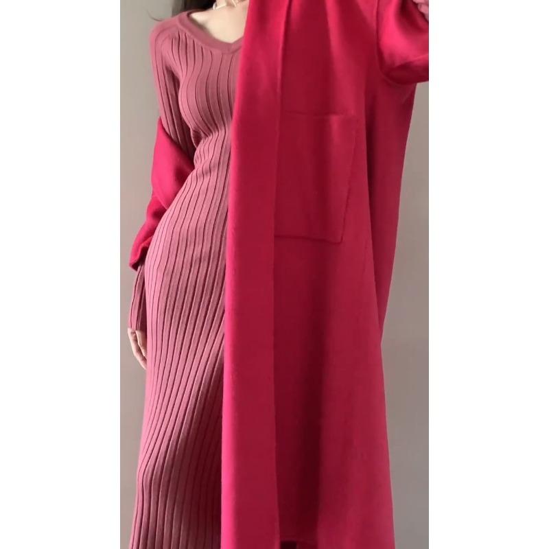 V-neck long-sleeved knitted dress for women's autumn and winter long slim-fitting and thin V-neck bottoming hip-wrapped sweater long skirt with coat