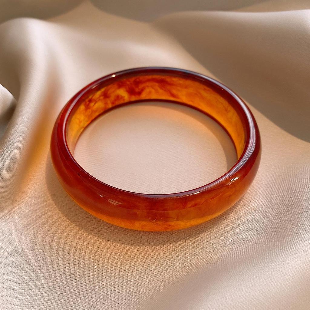 French Geometric Resin Bracelet: Irregular, Retro, Versatile, High-End Fashion Jewelry.