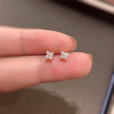 925 Sterling Silver Japonské nádherné kvetinové kryštálové pokovovanie 14k zlatom napichovacie náušnice Dámska móda Elegantné šperky na výročie