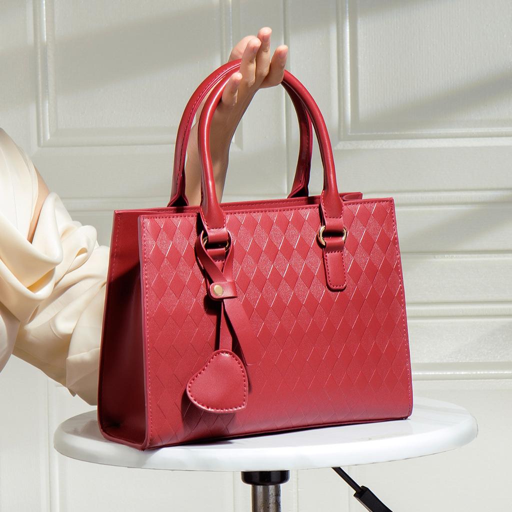 Red Women's Bag 2024 New Model Niche Bridal Wedding Bag Large Capacity Handbag Niche Quilted Shoulder Crossbody Bag