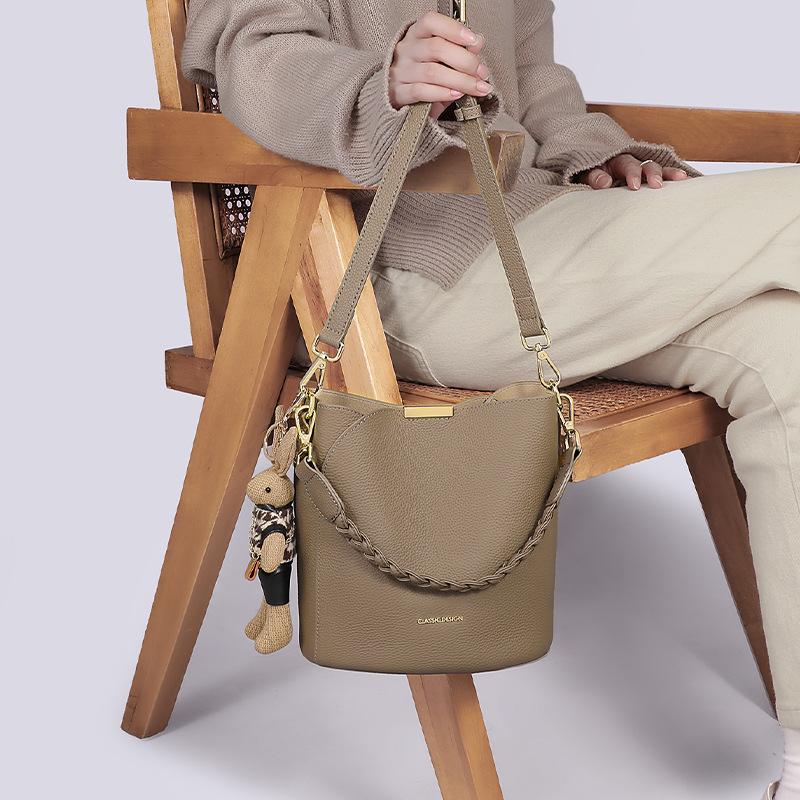 Retro Messenger Bag, High-End Portable Bucket Bag, Fashionable And Exquisite, Versatile Shoulder Messenger Bag, Large Capacity Women
