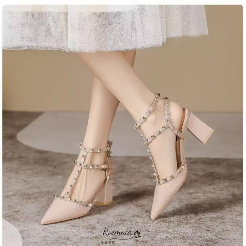 Summer versatile pointed rivet shoes pointed head sandals women wear fashionable and comfortable retro women's shoes