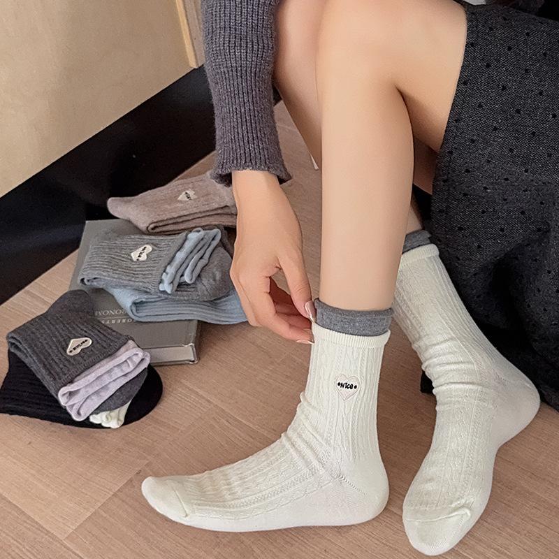 New Autumn Products, Dongdaemun Fengshuangluokou Embroidered Love Double-Needle Cotton Medium Tube Socks