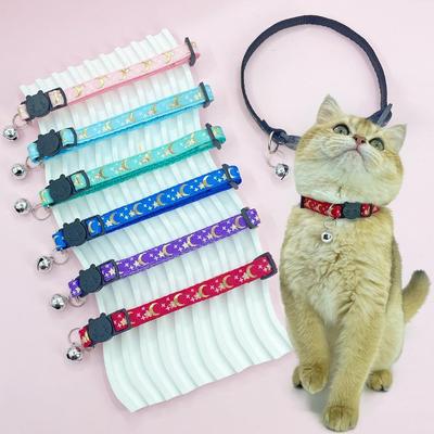 Katzenhalsband mit Mond- und Sternenmuster und Glöckchen, in mehreren Farben erhältlich