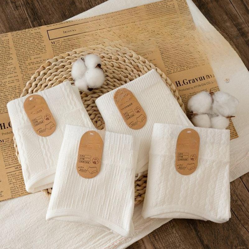 Female Spring and Autumn Cotton Comfortable No Trace Breathable Hip Briefs