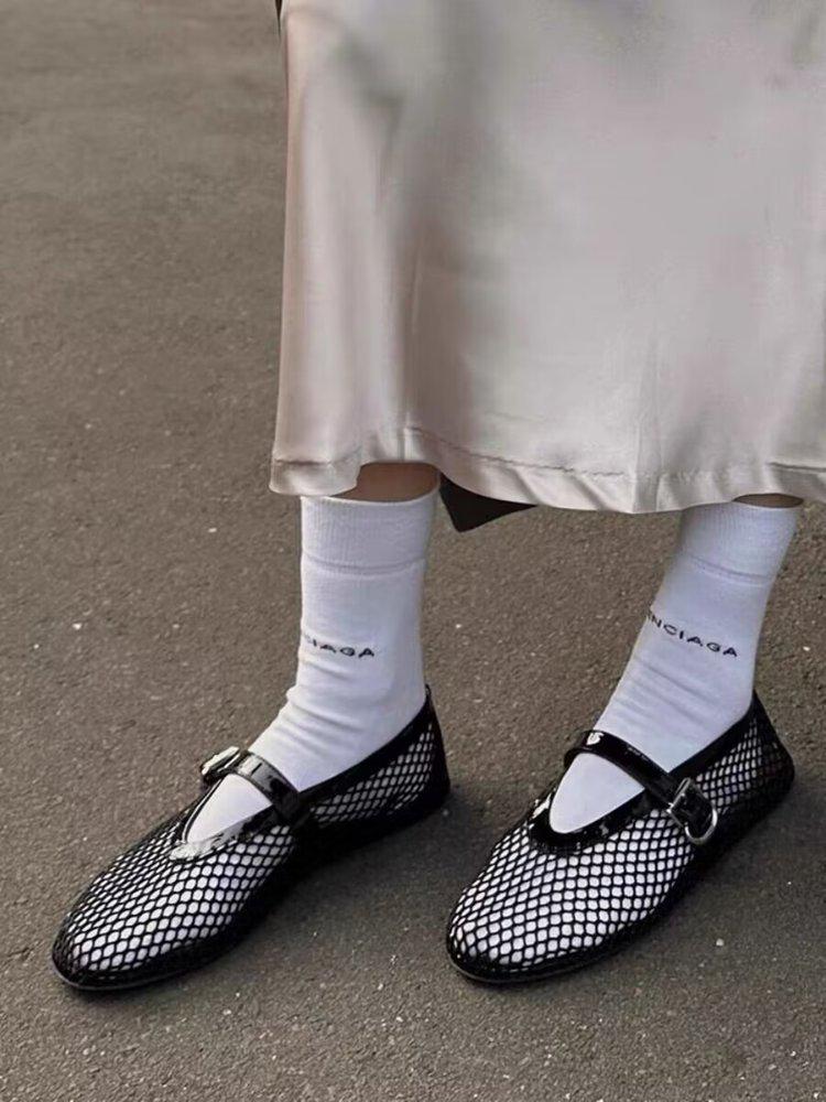 2024 Summer Women's Fashion Metal Buckle Flat Sandals - Versatile European & American Style.