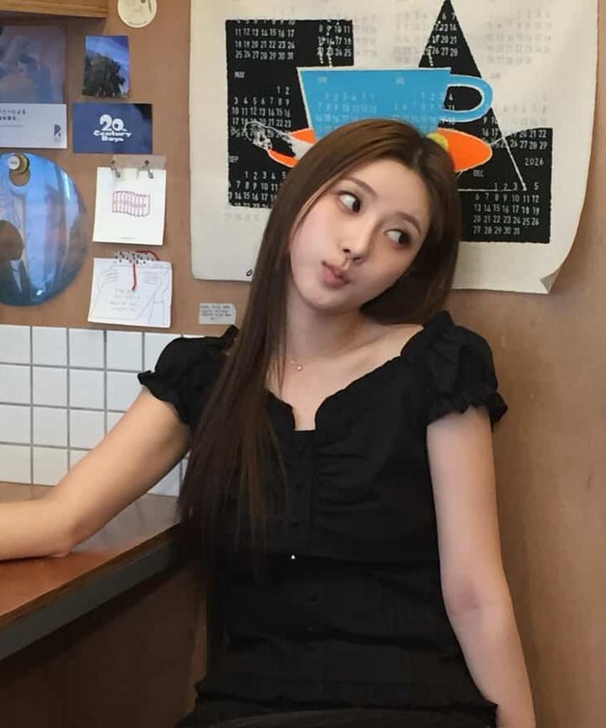 LOTSYOU Lotsyou_Ella Blouse Black