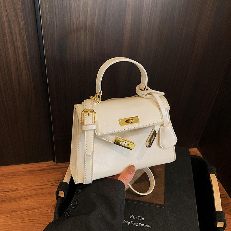 

Новая модная классическая маленькая сумка через плечо для женщин белый