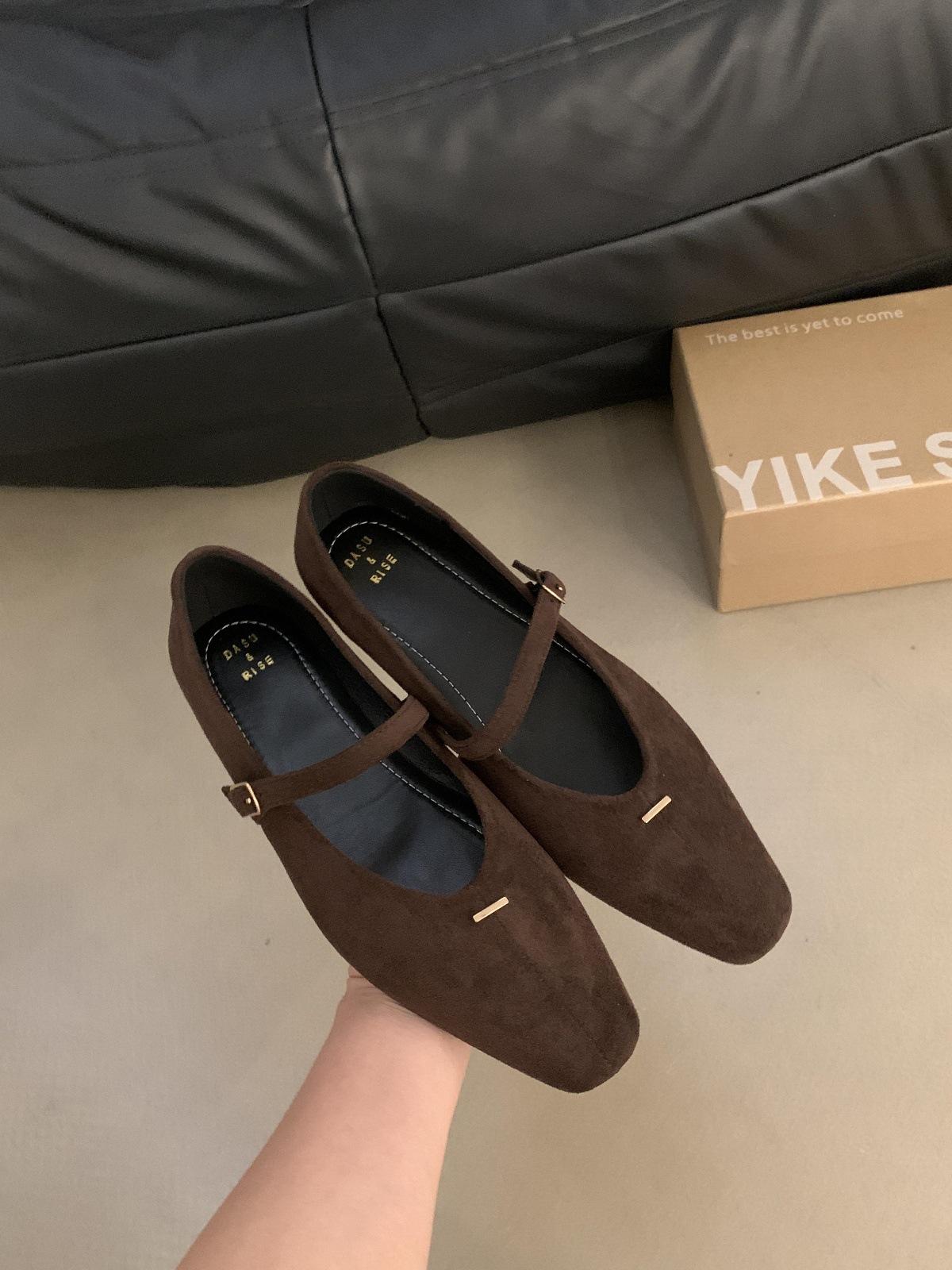 

Французский темперамент одиночные туфли женские осенние туфли на низком каблуке Word With Design Sense для поездок на работу в стиле ретро с квадратной головкой Mary Jane 39 темно-коричневого