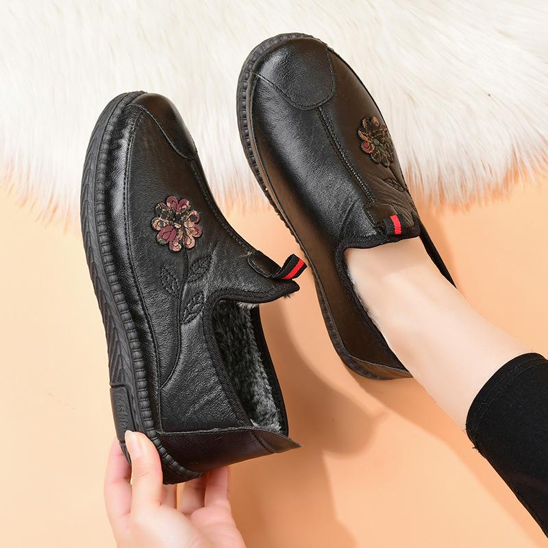 2025 winter new middle-aged and elderly mother shoes warm cotton shoes piled thickened snow boots non-slip soft-soled elderly shoes