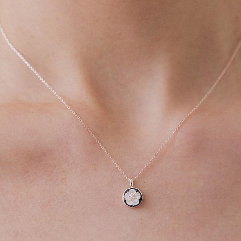 

OR D`OR Natural Flower Mother-of-Pearl Necklace (925 Silver) baby pink