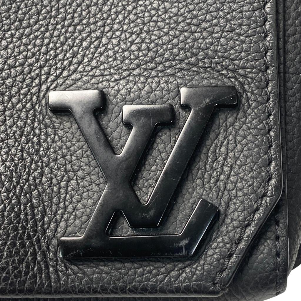 Used LOUIS VUITTONbody bag black leather mens