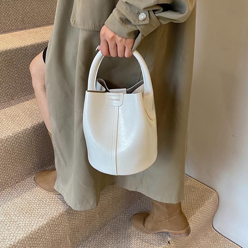 

Women s bag 2025 fashion messenger bag autumn bucket bag retro fashion wasteland wind hand bag casual shoulder bag 18.8*18.5*20.5 белый