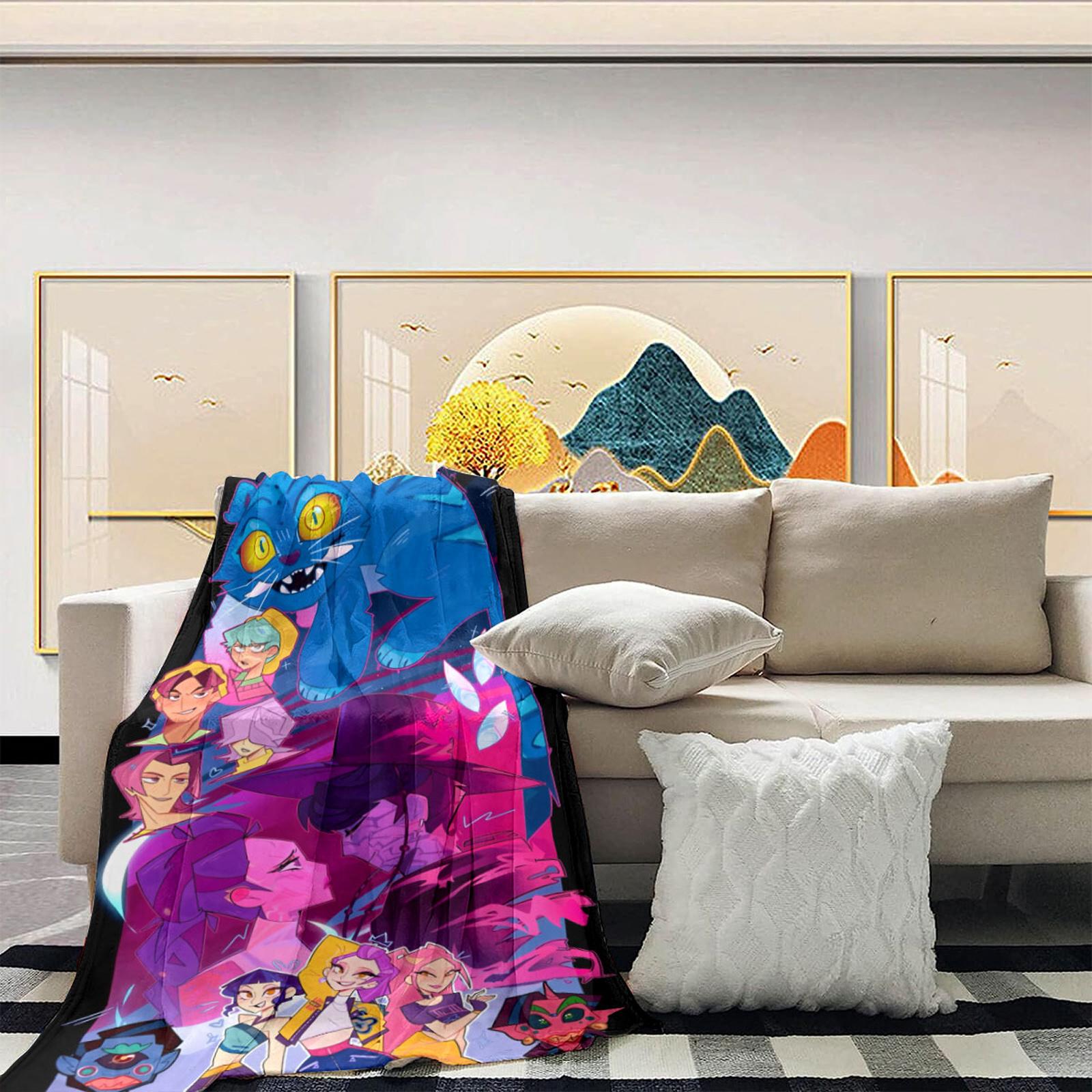 

Этот уютный плед украшен принтом «И» и «», вдохновленным девушками-ведьмачками, демонстрирующим персонажей в действии. One Size