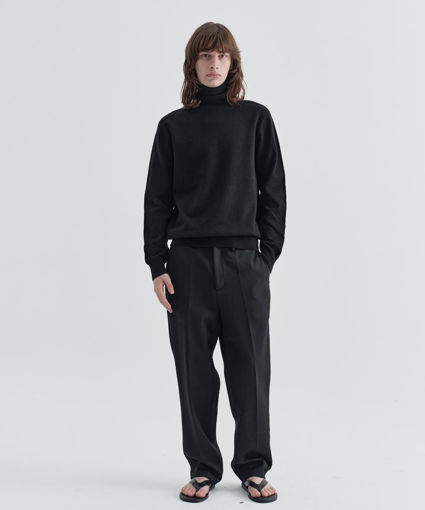 EZIO Seamless Turtle Knit_Black