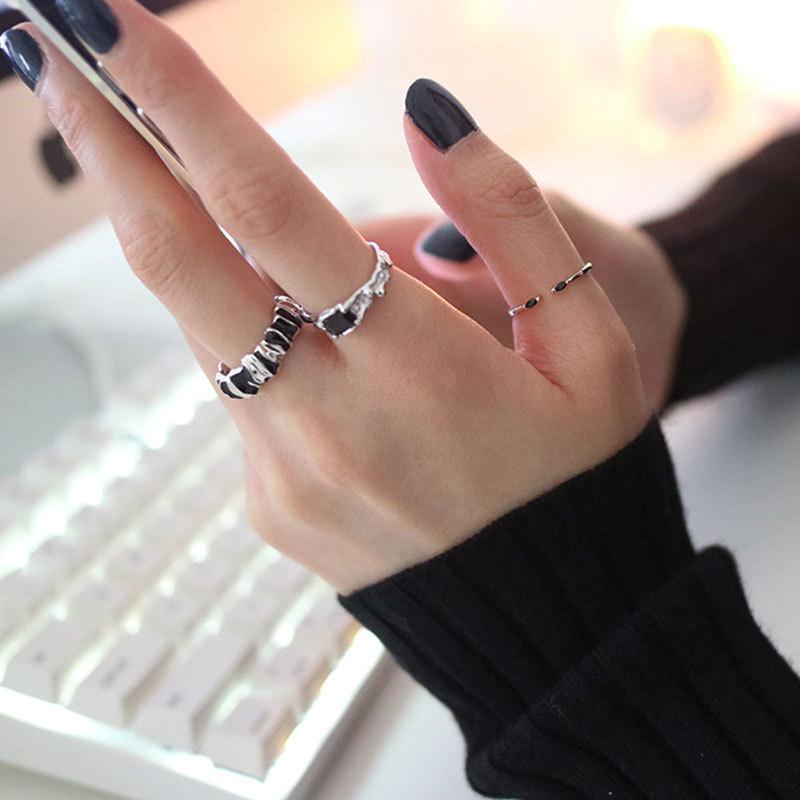 Lightweight 925 Fashionable Sterling Silver Ring Featuring Black Stone Zirconia