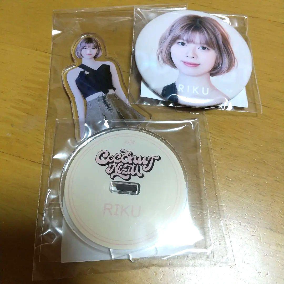 

[Б/У] Акриловая подставка и значок NiziU Riku