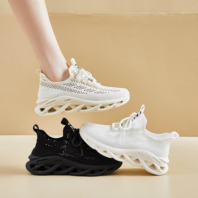 Flying Shoes New Summer Student Sports Shoes Breathable Fitness Running and Casual Street Photography