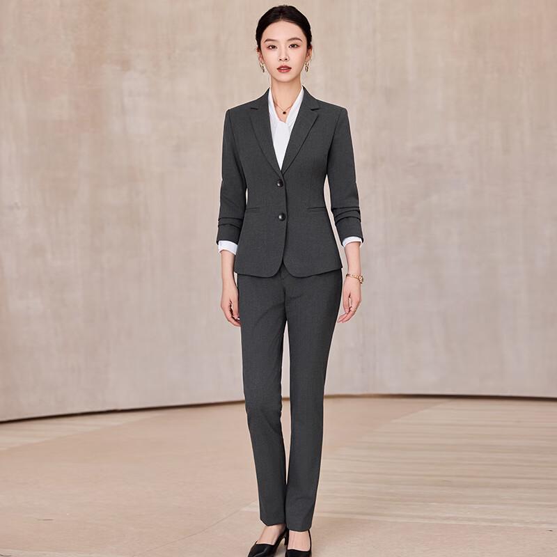 

Женский профессиональный костюм без складок S