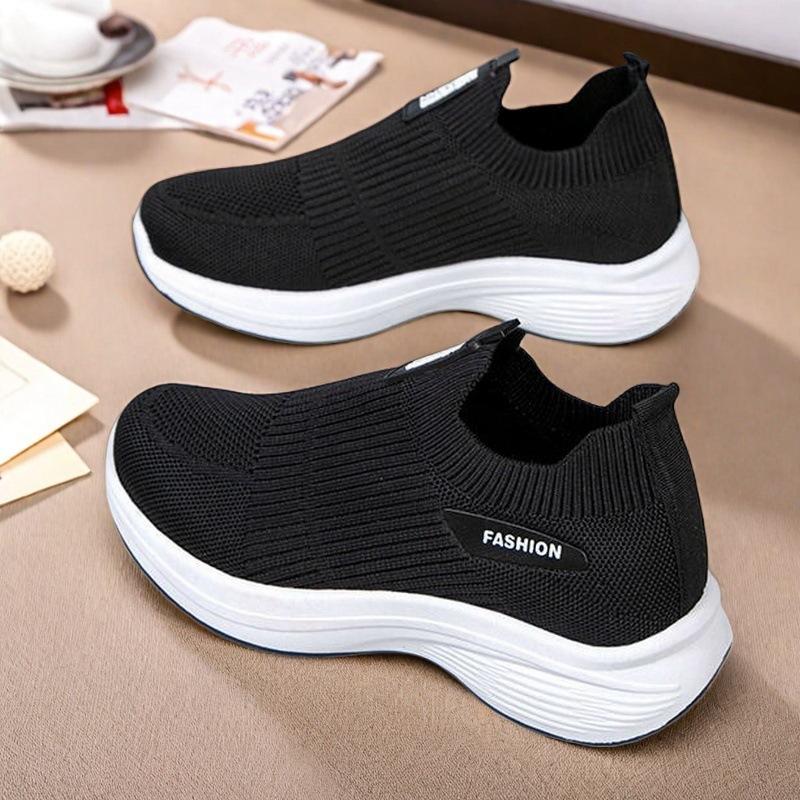 

New fly-woven sneakers one-pedal old Beijing cloth shoes women s soft-soled mother shoes women s shoes walking shoes advanced sense 40