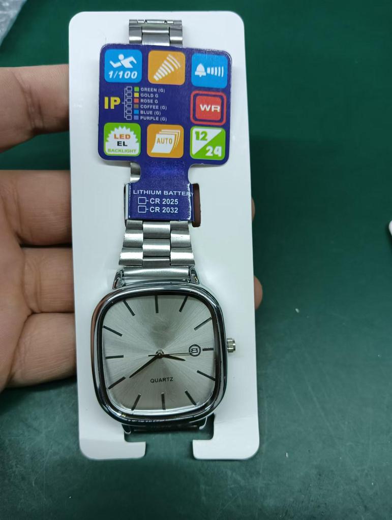 Montre à quartz A130 avec bracelet en acier