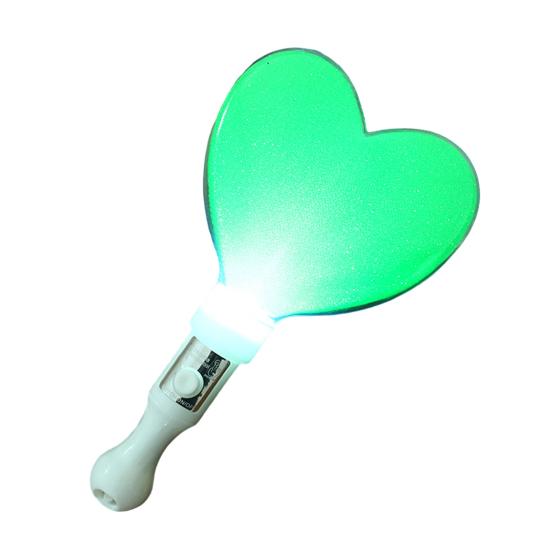 Kort Glow Stick med Hjärtformad Flerfärgad LED-lampa för Konserter Festivaler Fester Plast Ljusleksak med Knappbatteri