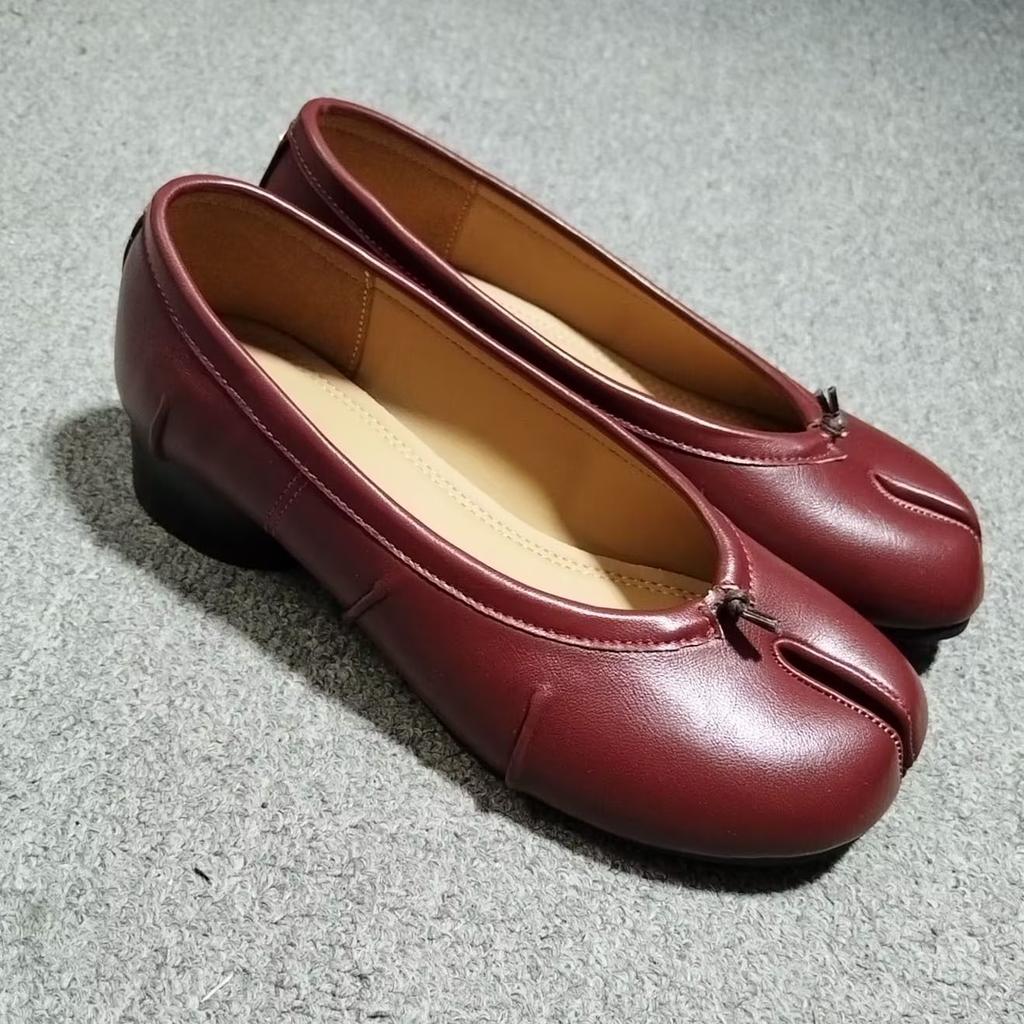 Fashion Spring and summer leather split toe women's high heels fashion pleated designer split toe soft sole loafers casual shoes