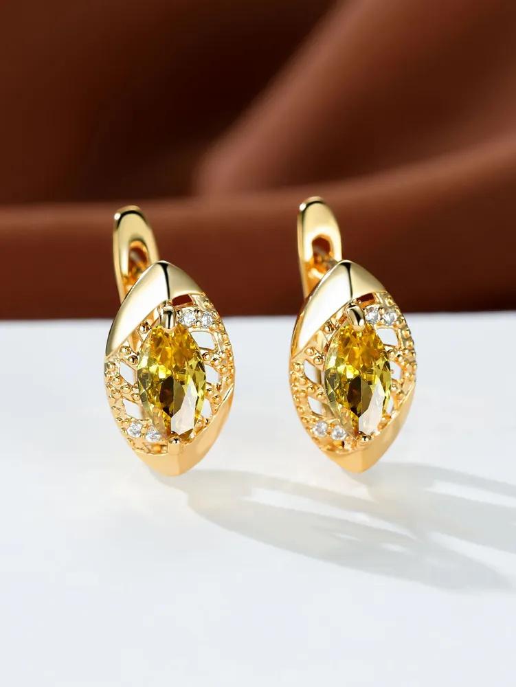 

Роскошные и изысканные серьги, модные пусеты с ретро-акцентом. One Size жёлтый