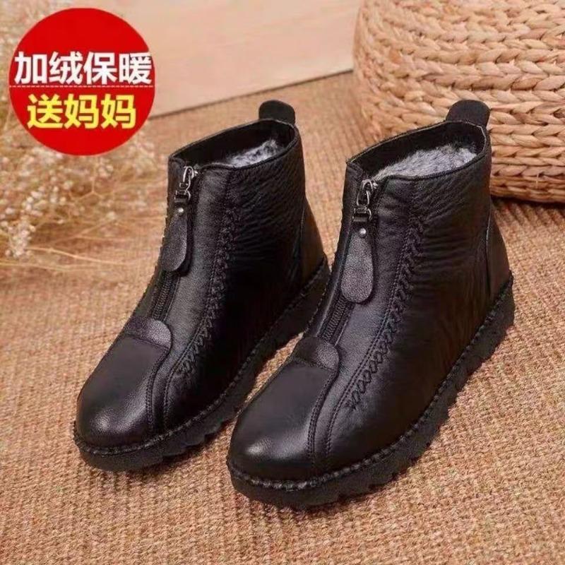 Huge comfortable middle-aged and old mother cotton shoes women's new winter snow boots piled thickened warm and non-slip flat-soled short boots