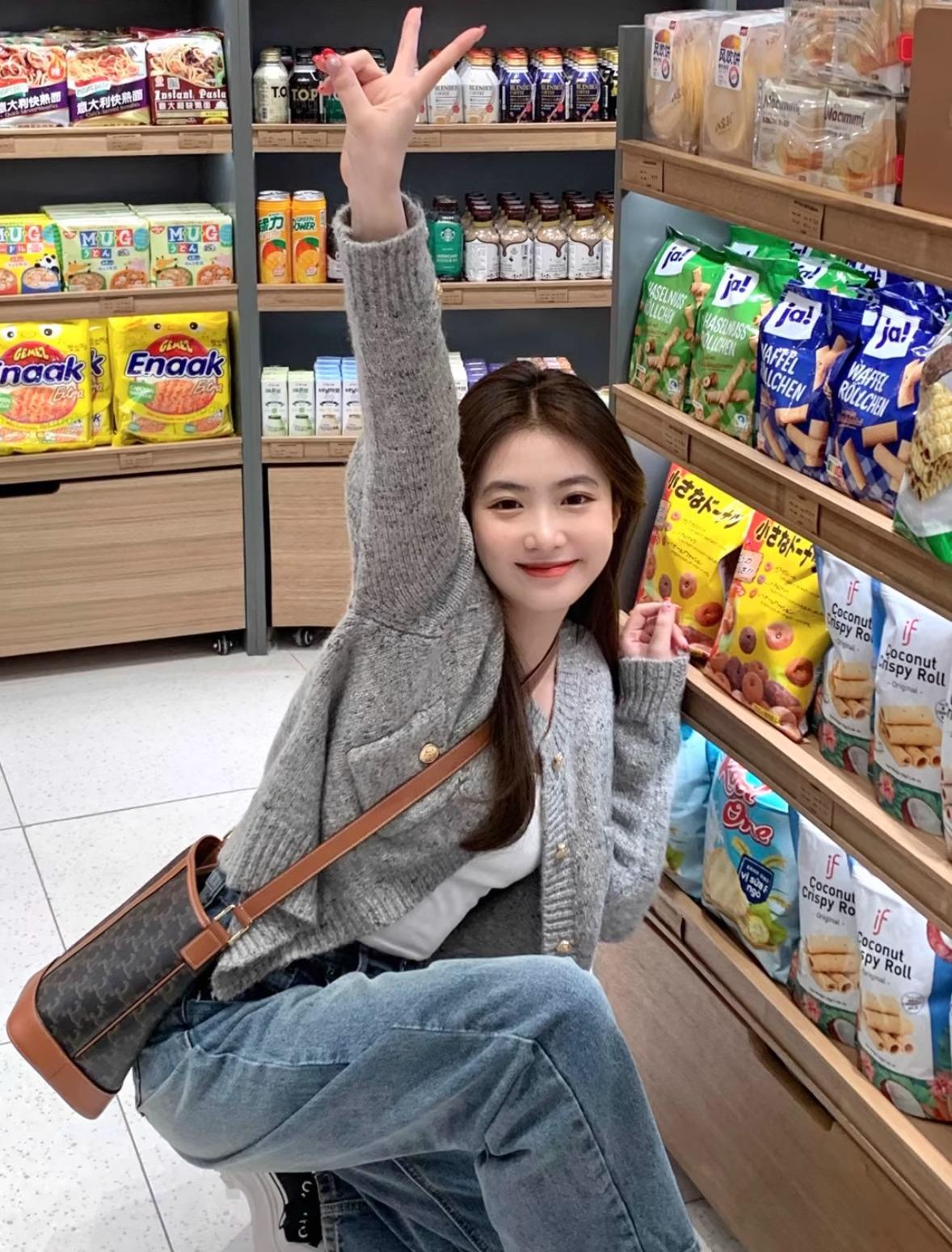 

Women s Retro Gray Knitted Cardigan Sweater - Soft, High-End, Perfect for Spring & Autumn 2024 One Size