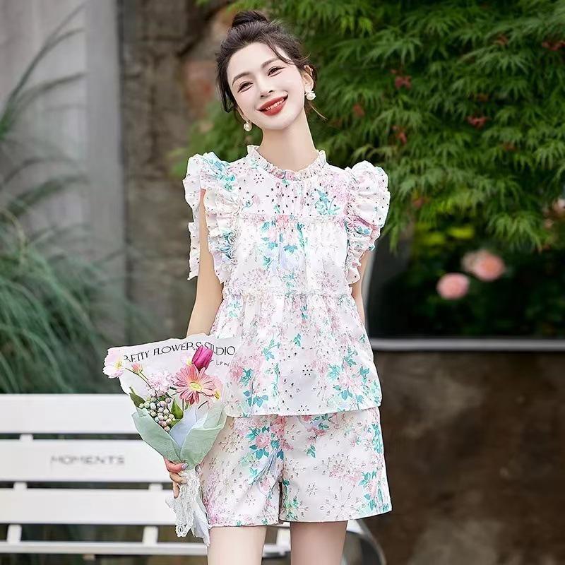 Women s Floral Short-Sleeve Shirt & Chic Summer Shorts Two-Piece Set Large