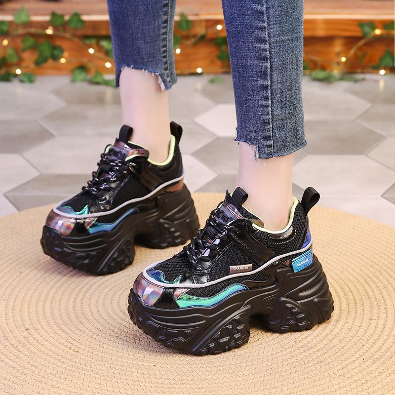 Damen-Sommer 2025 neue Leder-Plateau-Sport-Freizeitschuhe für kleine Frauen mit Innenhöhenerhöhung