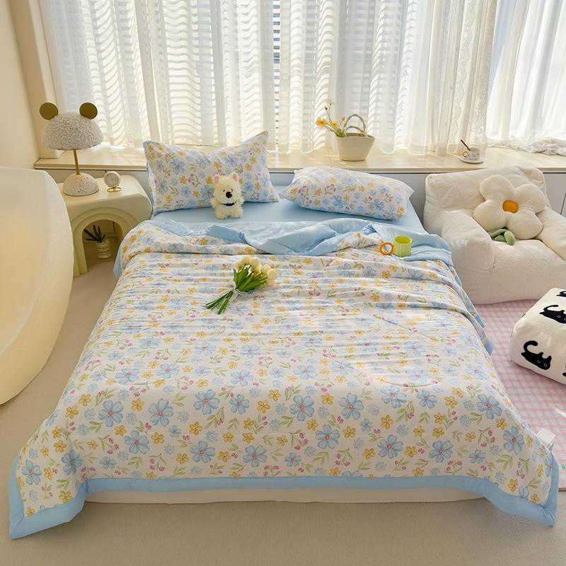 Ultra-Soft Summer Cooling Quilt - Lightweight, Breathable & Skin-Friendly with Embossed Floral Print Design for All Seasons - Perfect for Bedroom