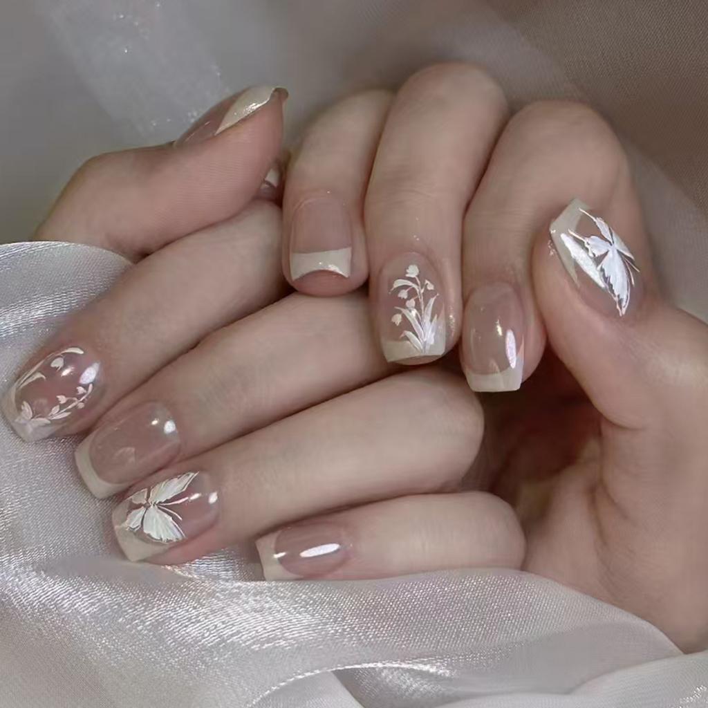24 Stück Kurze Quadratische Press-On Nägel Weißes Linien-Strassstein-Design Vollabdeckung Abnehmbare Falsche Nagelspitzen Für Frauen