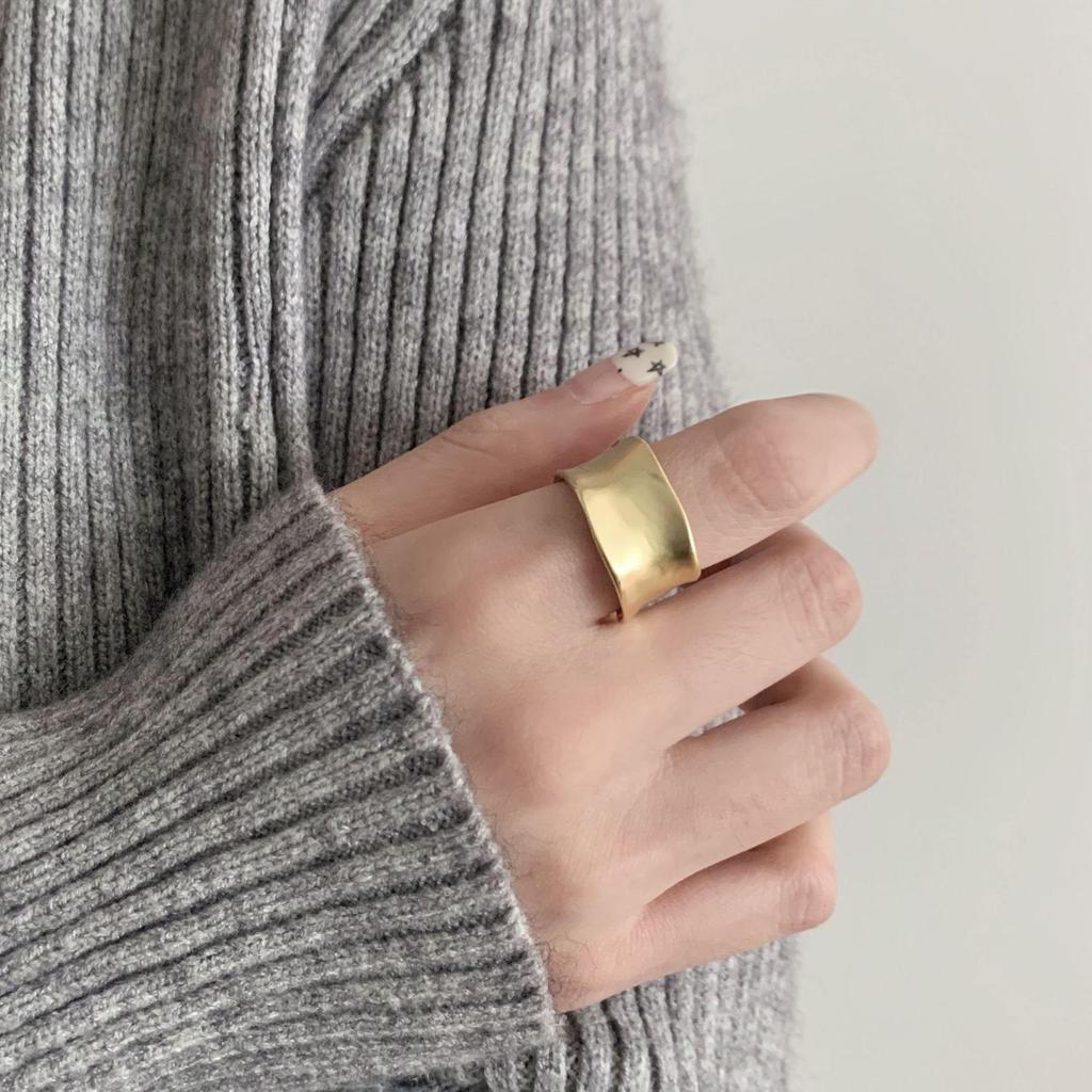 Eleganter gefrosteter matter breiter offener Ring für Damen - S925 versilbert, trendiger INS-Stil